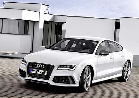 Audi - In abbinamento al propulsore viene offerto un cambio tiptronic a otto rapporti e la trazione integrale permanente quattro.