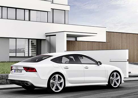 Audi - La RS 7 Sportback  tra le prime RS Audi a montare di serie delle sospensioni pneumatiche a taratura specifica. 