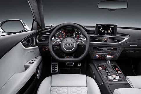 Audi - Audi offre anche la sospensione sportiva RS con Dynamic Ride Control (DRC) come alternativa. Un ulteriore opzione  lo sterzo dinamico, con il suo rapporto di sterzo a variazione continua.