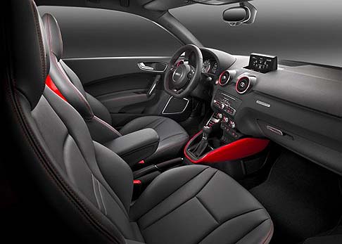Audi - Ricco anche il carnet di optional disponibili, che include i sedili sportivi S rivestiti in pelle Nappa, il pacchetto interno quattro che aggiunge pannelli verniciati in nero lucido, rosso o giallo alla console centrale e al guscio posteriore dei sedili.