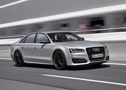 Audi - Nell’equipaggiamento sono previsti i cerchi da 20 pollici e pneumatici 265/40 R .