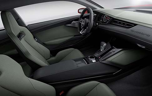 Audi - A bordo dominano eleganti linee sportive. Un guscio in CFRP costituisce la struttura portante degli interni e serve anche da portaoggetti all'interno delle portiere.