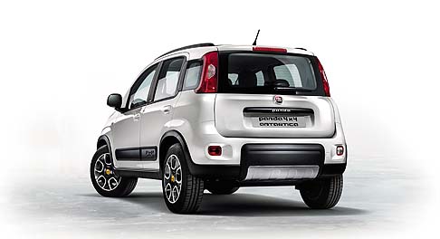 Fiat - In dettaglio, la Panda 4x4 Antartica celebra il 30esimo anniversario della versione 4X4 con una versione a tiratura limitata, basata sullallestimento 4x4 Rock.