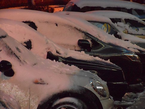 Roma - Auto innevate nella citt di Roma