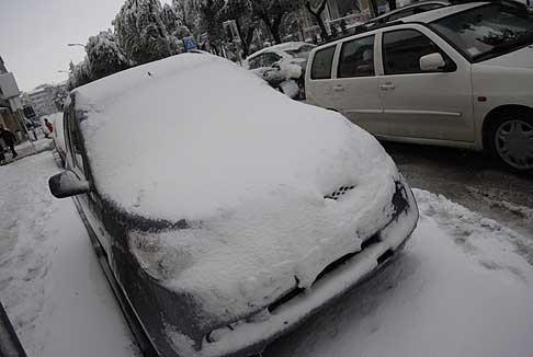 Neve in Puglia - Auto innvevate, disagi per la circolazione anche in puglia