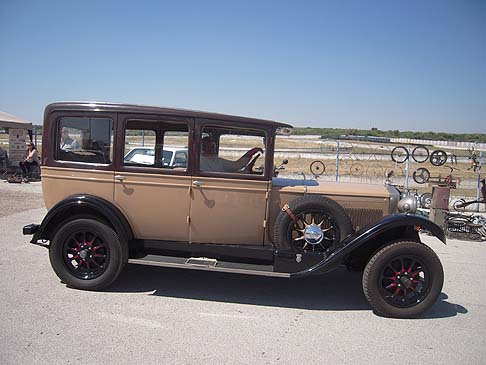 Fiat - Modelli storici risalenti anche agli anni 30 hanno destato lammirazione del pubblico presente. 