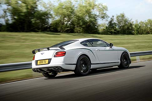 Bentley - I 300 esemplari di questa serie limitata saranno realizzate a mano nello stabilimento di Crewe e ultimate dalla divisione Motorsport di Bentley.
