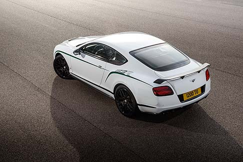 Bentley - Con 580 CV di potenza, 700 Nm di coppia, un alleggerimento di 100 kg e un cambio con rapporti pi ravvicinati, la Continental GT3-R  la Bentley dallaccelerazione pi rapida di sempre. 