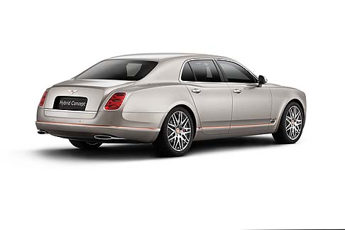 Bentley - Lassoluta novit del Salone di Pechino resta comunque la concept ibrida, attraverso la quale il marchio guarda al futuro puntando su potenza ed efficienza, proponendo per la prima volta nella sua gamma un modello ibrido plug-in