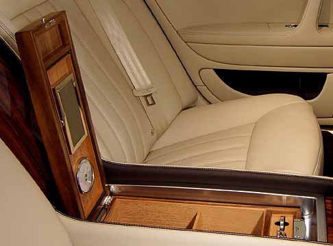 Bentley - Bentley Continental Flying Spur interni cruscotto centrale con rifiniture di prregio Linley