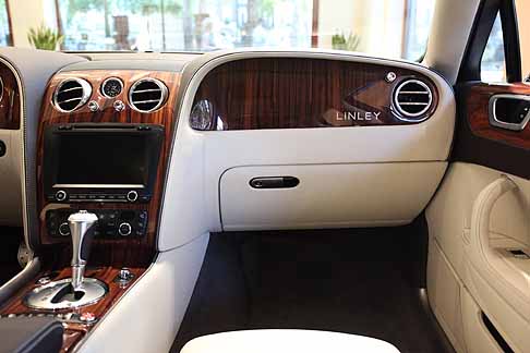 Bentley - Bentley Continental Flying Spur con cruscotto centrale firmati da Linley