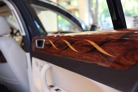 Bentley - Bentley Continental Flying Spur con rifiniture interne con mateirale santos rosewood by Linley