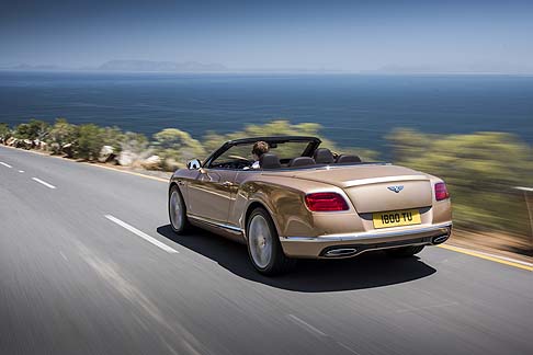 Bentley - Tutti i nuovi modelli, che saranno presentati al prossimo Salone di Ginevra, saranno lanciati sul mercato a partire dalla prossima estate.