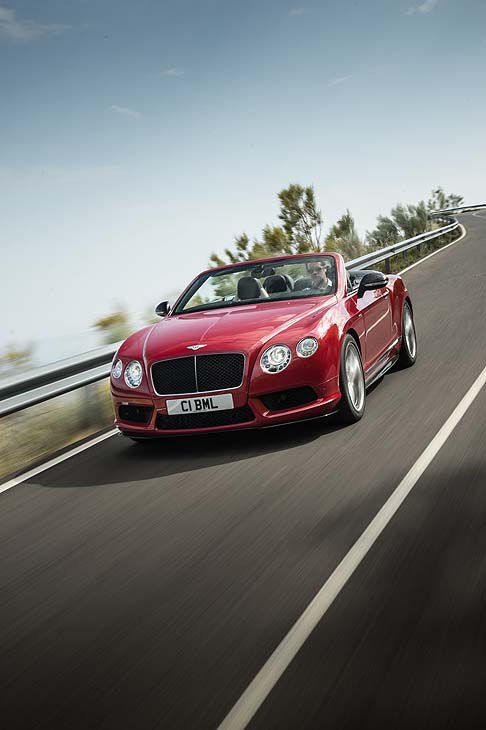 Bentley - La straordinaria potenza, unita a prestazioni elevate ed economia di esercizio  il risultato di una serie di tecnologie avanzate impiegate nella progettazione del motore V8.