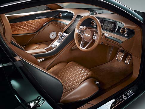 Bentley - Sotto la pelle, la rinnovata Bentley Continental GT MY 2016, il potente motore 6.0 litri twin turbo W12 presenta un incremento di potenza e coppia, da 575 CV a 590 CV.