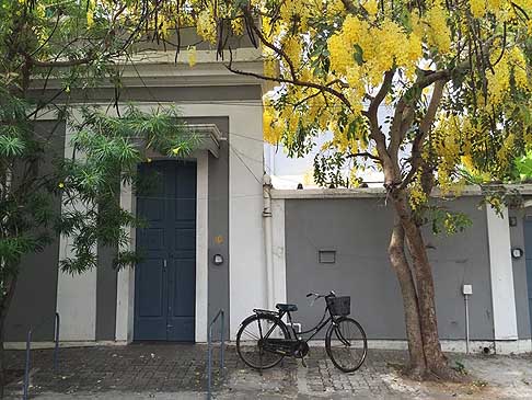 Traffico e atmosfere indiane - Bicicletta a Pondicherry in India