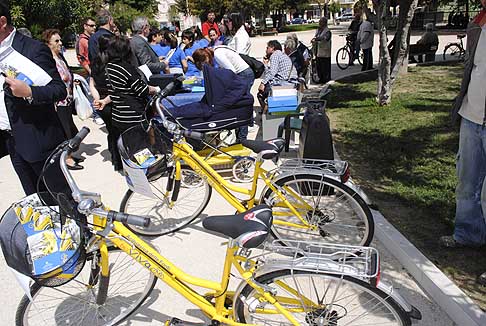 Bike - Bike Sharing di Acquaviva delle Fonti il costo annuale per usufruire del servizio � di � 15,00 e comprende � 5,00 pre-ricarica, � 5,00 per assicurazione RCT ed � 5,00 per il servizio