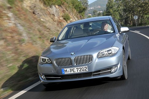 BMW - BMW ActiveHybrid 5 berlina con esclusiva colorazione esterna Bluewater metalizzato