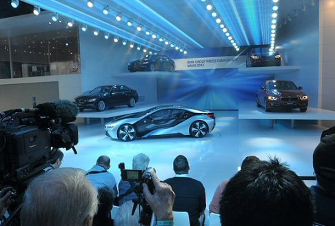 BMW - Il brand tedesco si presenta a Detroit con i nuovi modelli ibridi e punta sulla sostenibilit come parte integrante della mobilit premium.
