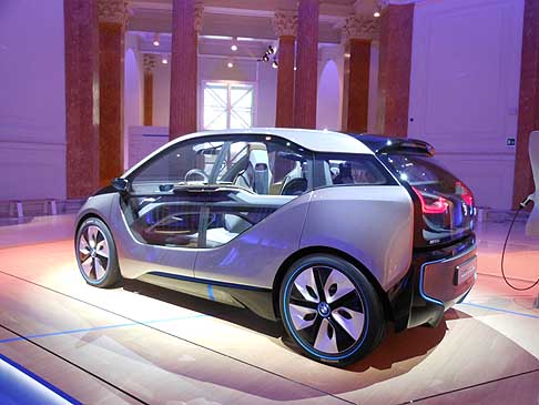 BMW - La BMW i3 Concept  equipaggiata con motore elettrico sviluppato e costruito da BMW, una batteria innovativa e un sistema intelligente di gestione del motore