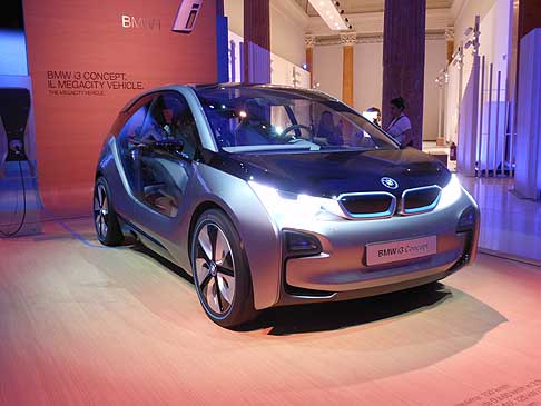 BMW - BMW i3 concept car gionata innagurale del BMW i - Born electric Tour di Roma
