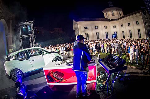 BMW - Al Charge the Night Party hanno assistito quasi duemila persone, nella suggestiva cornice della Rotonda della Besana. 