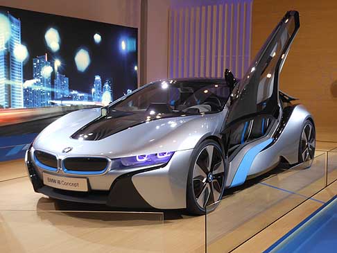 BMW - BMW-i Born electric Tour con la presentazione italiana della BMW i8 Concept con doppio motore a combustione ed eletrico