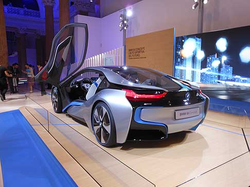 BMW - BMW i8 concept car presenta a Roma al BMW-i Born electric Tour