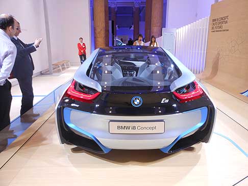 BMW - BMW i8 concept postriore. Partito il BMW i - Born electric Tour nella capitale Romana