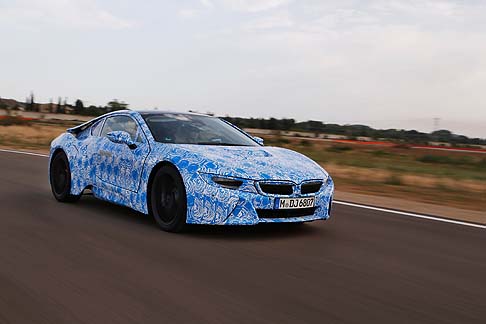 BMW - La BMW i8 � stata concepita come auto sportiva plug-in efficiente e dinamica.