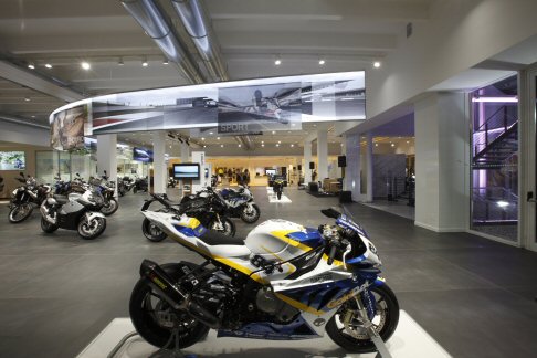 BMW - In BMW Motorrad Roma  attivo il servizio Fastlane, uno speciale servizio dedicato ai motociclisti che consente di prenotare lintervento di manutenzione tutti i giorni lavorativi. 