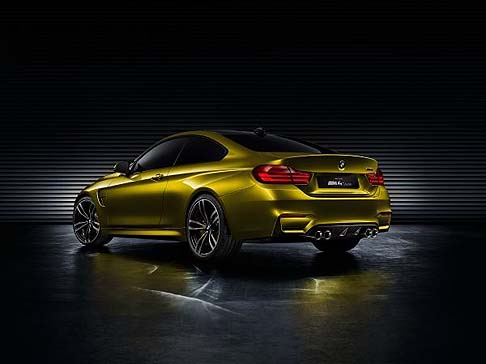 BMW - La Concept BMW M4, erede della M3 oltre che la versione pi sportiva della nuova Serie 4, si sta svelando a poco a poco. 