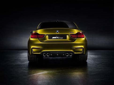 BMW - Tra gli elementi distintivi si distingue il powerdome sul cofano motore e gli sfoghi d'aria sulle fiancate.