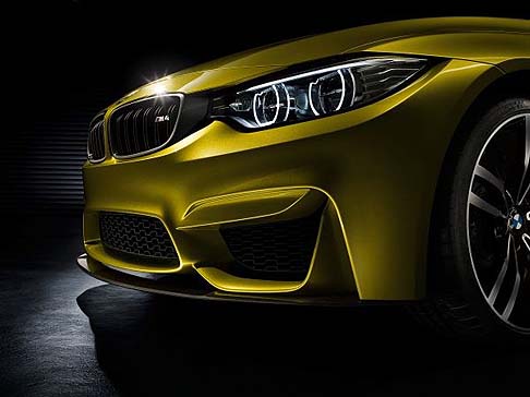 BMW - Il tetto in CFRP, poi, ne riduce il peso complessivo e garantisce un centro di gravit pi basso, rendendo lesperienza di guida ancora pi sportiva e coinvolgente.