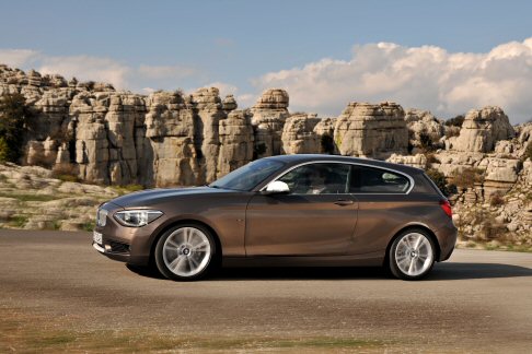 BMW - A partire dall'autunno del 2012, la BMW aggiorna la gamma dei modelli Serie 1 e Serie 3 per offrire ancora pi sportivit, versatilit ed efficienza con motorizzazioni attente ai consumi.