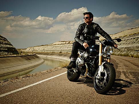 BMW - Spazio, infine, alle due ruote con il modello BMW R nineT.