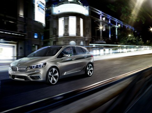 BMW - Spazio allinnovazione per il brand bavarese BMW che al Mondial de l'Automobile 2012 di Parigi presenta tre concept study, che indicano la strada verso un futuro all'insegna di sostenibilit e piacere di guida.