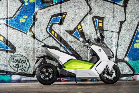 BMW - Nello stand dedicato al marchio tedesco far capolino anche il BMW C evolution, prototipo di scooter elettrico per massime esigenze di agilit e autonomia.