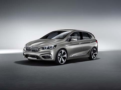 BMW - Particolarmente innovativa, la BMW Concept Active Tourer anticipa le nuove soluzioni previste nel segmento delle automobili compatte premium.
