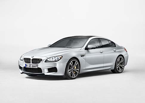 BMW - Al Salone di Ginevra debutta anche la BMW M6, dove le caratteristiche di performance M sono abbinate a un design lussuoso.