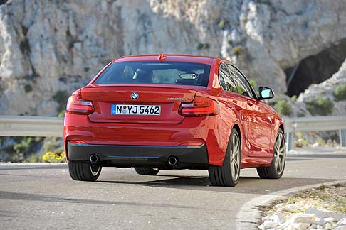 BMW - Al momento di lancio saranno disponibili un motore a benzina a quattro cilindri e un motore diesel a quattro cilindri. 