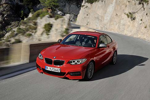 BMW - Tutte le motorizzazioni saranno equipaggiate di serie con numerose misure della tecnologia BMW EfficientDynamics e soddisferanno la norma antinquinamento Euro 6. 
