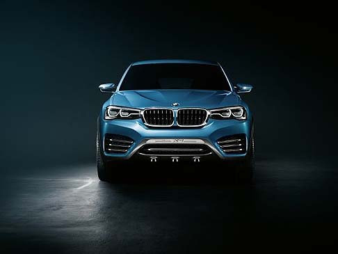 BMW - Le qualit di un modello BMW X si fondono insieme ai valori tipici di una Coup tipica del marchio BMW nella silhouette muscolosa della concept BMW X4. 