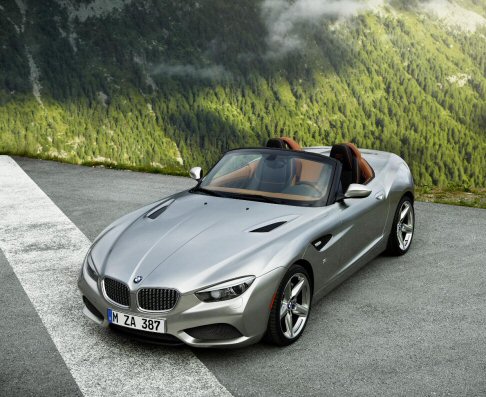 BMW - La BMW Roadster Zagato  stata realizzata in tempi record, in sole sei settimane si  passati dal bozzetto al modello finito. 