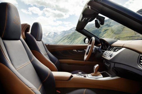 BMW - BMW Zagato Roadster, firmata dalla matita di Norihiko Harada, come nella coup, si distingue per le proporzioni slanciate, esaltate dalla presenza della griglia anteriore.