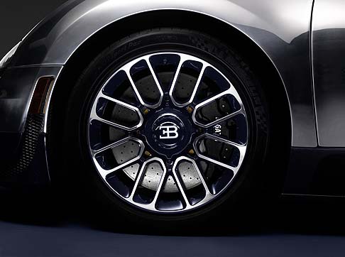 Bugatti - I cerchi diamantati sono stati sviluppati appositamente per questo veicolo e adottano colori coordinati con il rivestimento.