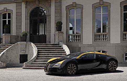 Bugatti - La Bugatti Grand Sport Vitesse 1 of 1  uninteressante edizione della pi veloce roadster presente sul mercato globale. Grand Sport Vitesse 1 of 1 attinge dai disegni storici del marchio per un risultato davvero unico e assolutamente originale.