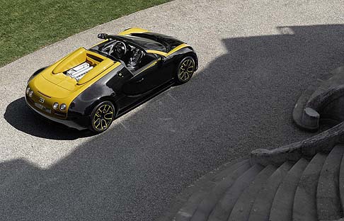 Bugatti - Per la prima volta, Bugatti ha appositamente progettato la calandra a ferro di cavallo Bugatti su richiesta del cliente.