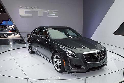 Cadillac - Labitacolo della CTS unisce comfort, comodit e tecnologie di sicurezza ed  caratterizzato da un design fluido e lavorazioni artigianali. I sistemi di sicurezza attiva azionano sistemi di allerta e intervengono in caso di necessit. 