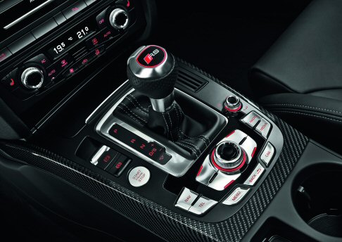 Audi - La motorizzazione 2.0 TDI da 177 CV S tronic quattro � disponibile a partire da 40.800 euro per il modello A4.